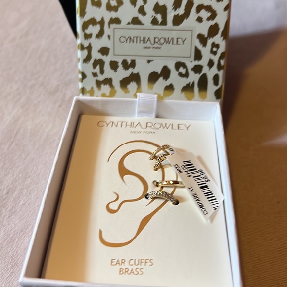 Cynthia Rowell New York ear cuffs - Picture 4 of 4